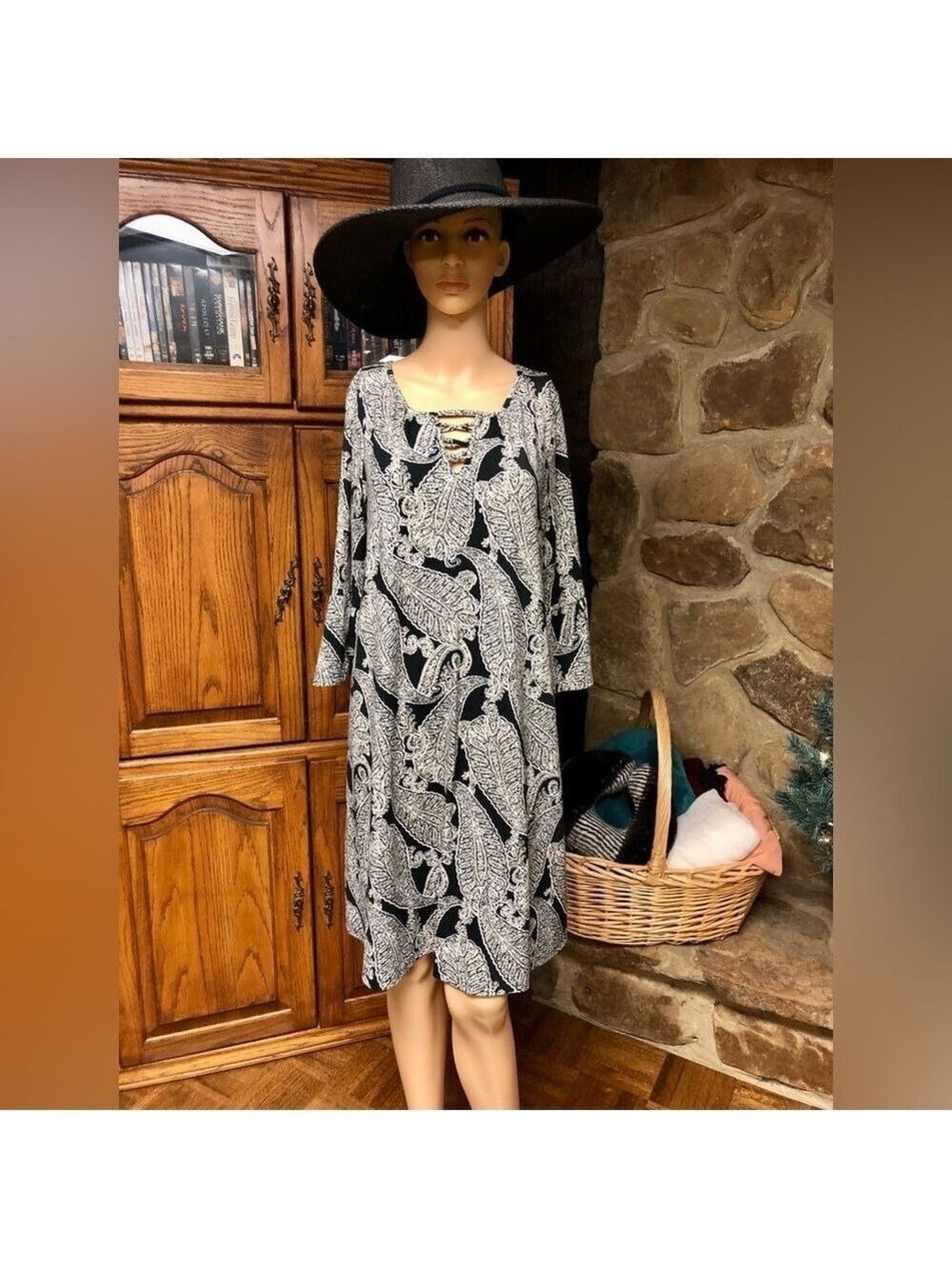 NEW DIRECTIONS Black / White / Beige Paisley Print Dress - Size Small